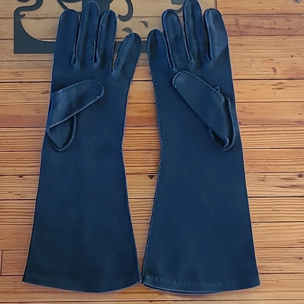 VINTAGE GLOVES GROUP OF FIVE - Picture 6 of 15